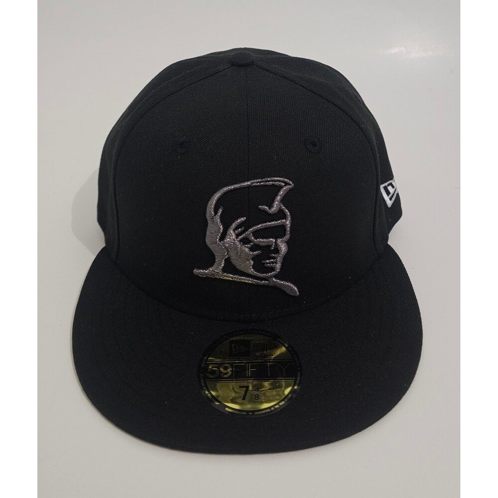 Fitted Hawaii Kamehameha Metallic Silver New Era 59Fifty Hat Size 7 3/8 Cap 808